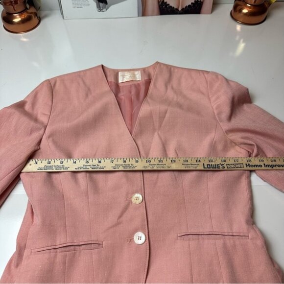 Country Sophisticated  Collarless Cropped Blazer - Picture 4 of 9